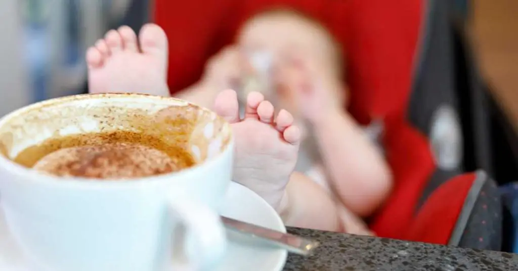 is it wrong to drink coffee when breastfeeding